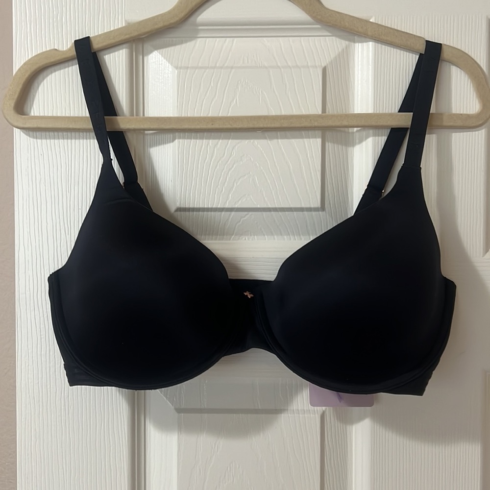 BNWT!! 36 DD Savage X Fenty black bra!!